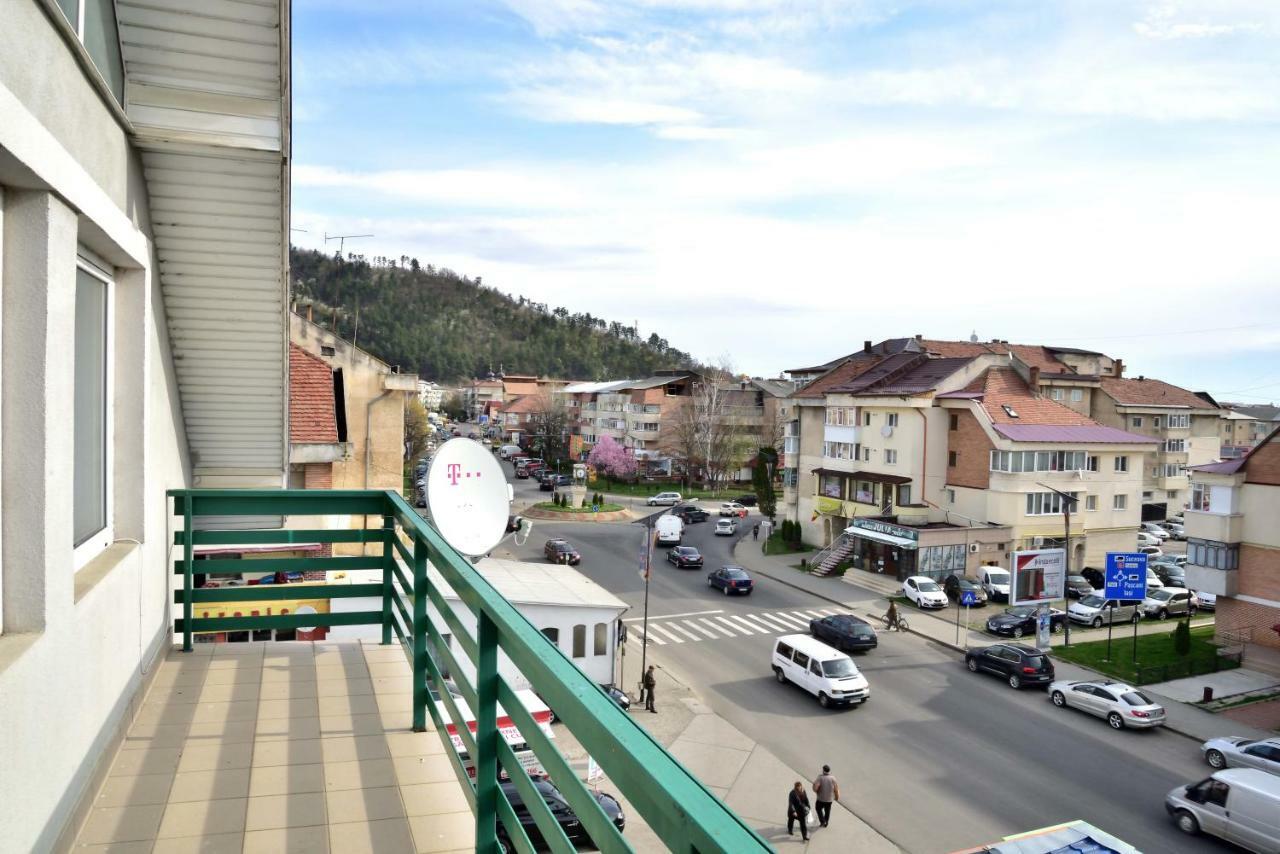 Pensiunea La Safari Targu Neamt Luaran gambar