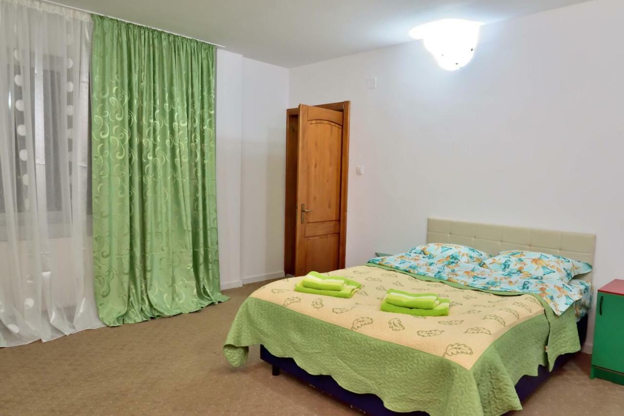 Pensiunea La Safari Targu Neamt Luaran gambar